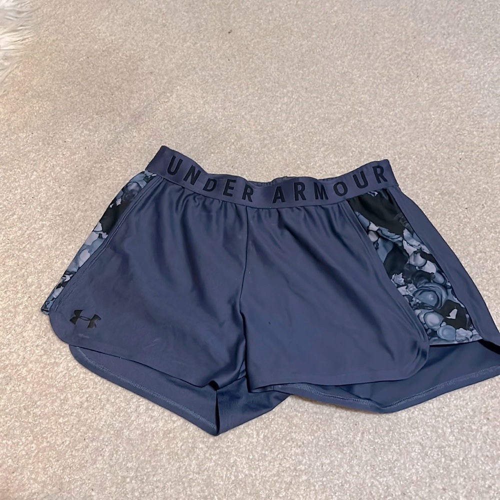 UNDER ARMOUR LOOSE FIT ATHLETIC SHORTS
